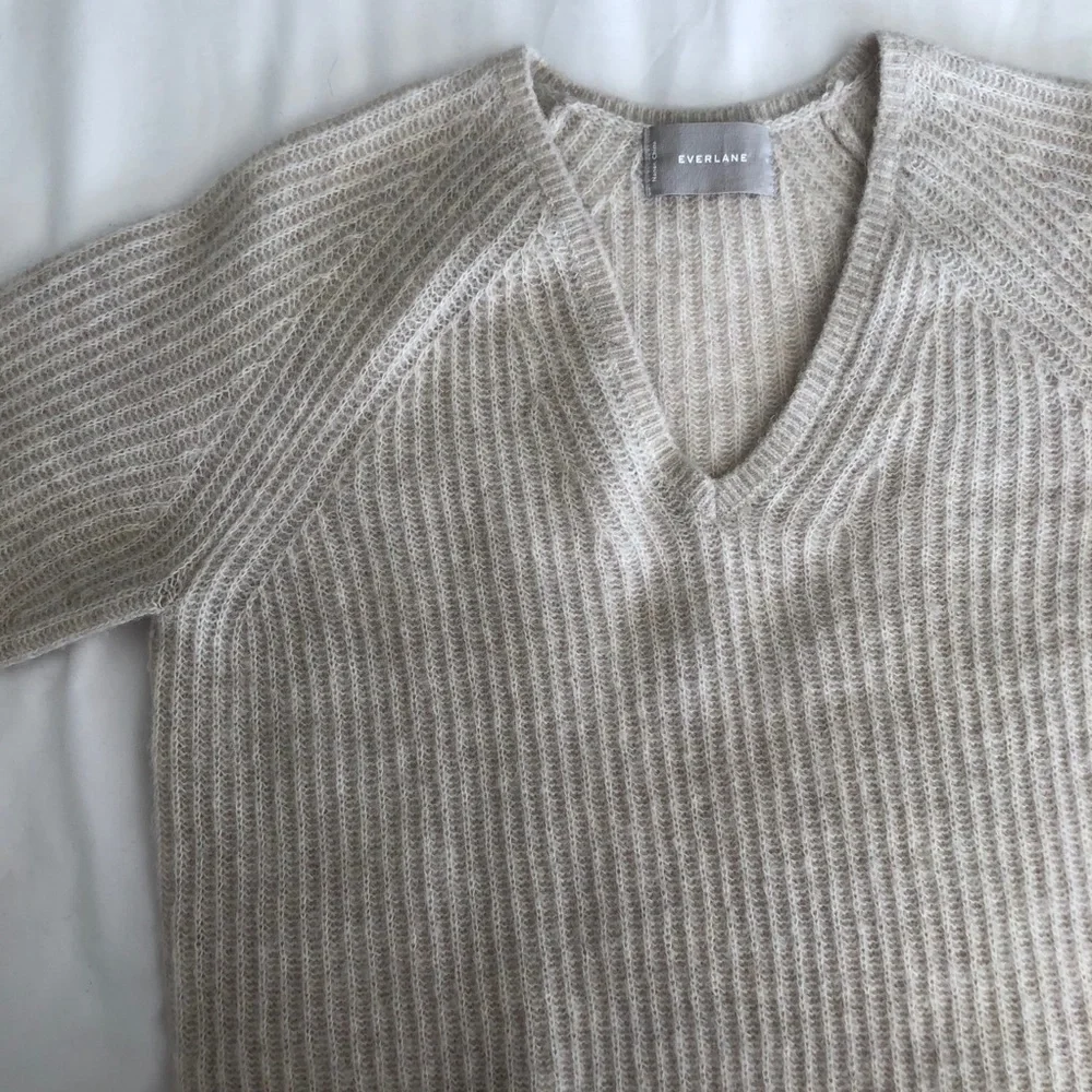 Everlane Alpaca V Neck Sweater - Picture 6 of 8